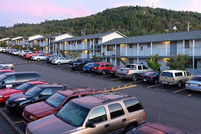 Looking Glass Apartments Home Floorplans Features Pricing Terms Photos Forms About Us Contact Us Looking Glass Apartments Lookingglass Apartments 863 Lookingglass Road Roseburg Or 97470 541 673 3401 Lgapts